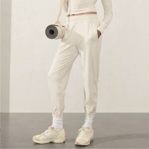 NWT Athleta SoftLuxe Active Women's Cream Jogger Pants size M
